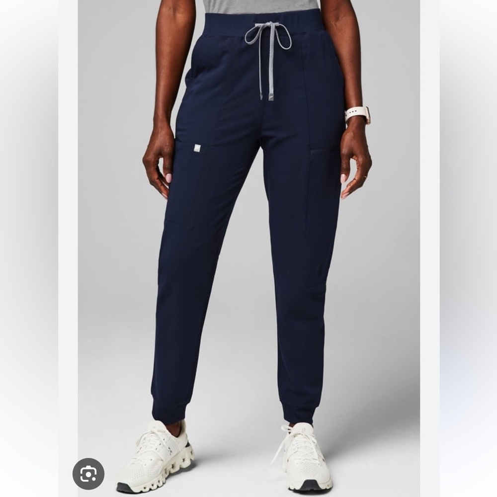 Navy Fabletics Women’s Scrub Set - Picture 3 of 6